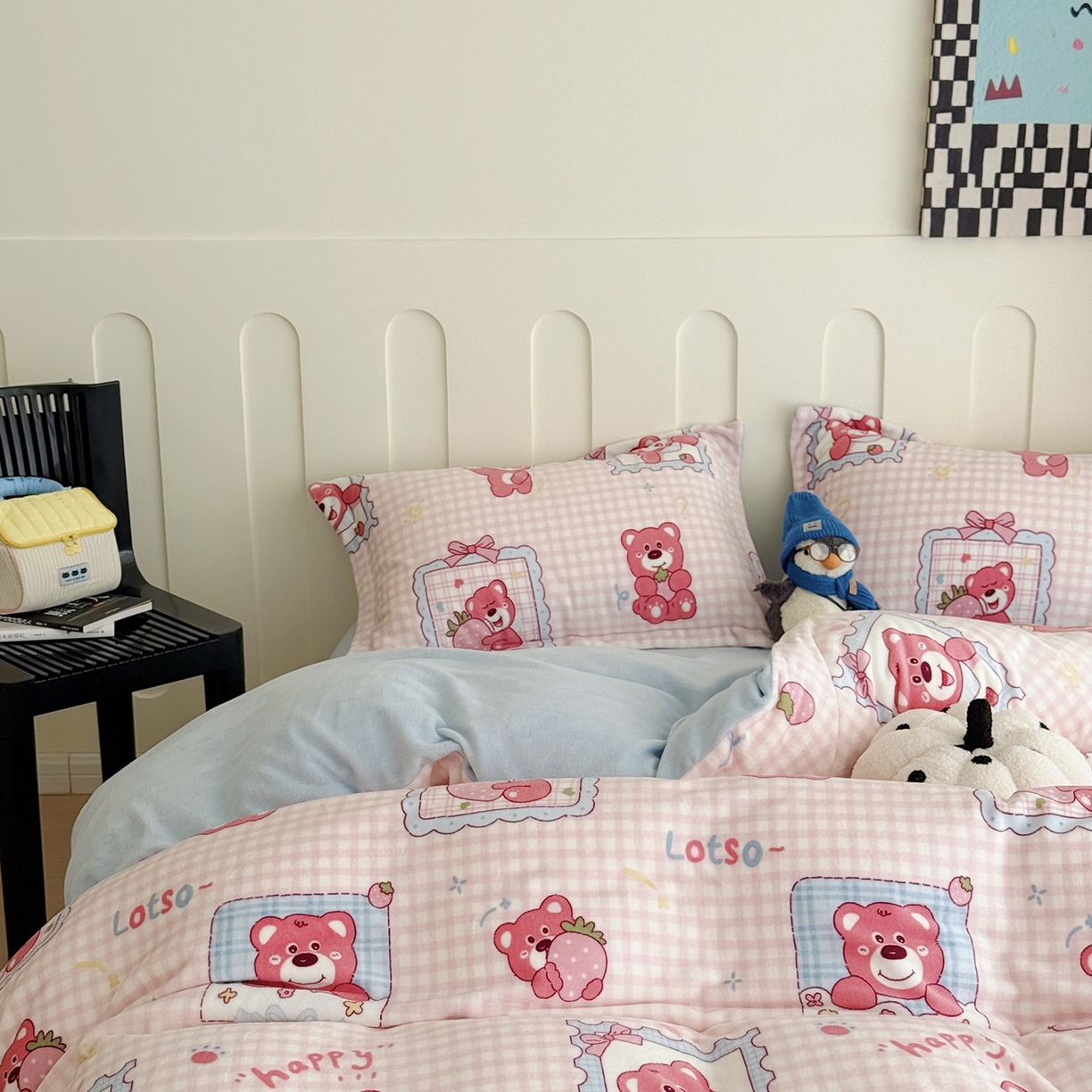 91家纺网 家纺一手货源 找家纺 于果 2025新款牛奶绒印花四件套 快乐回忆