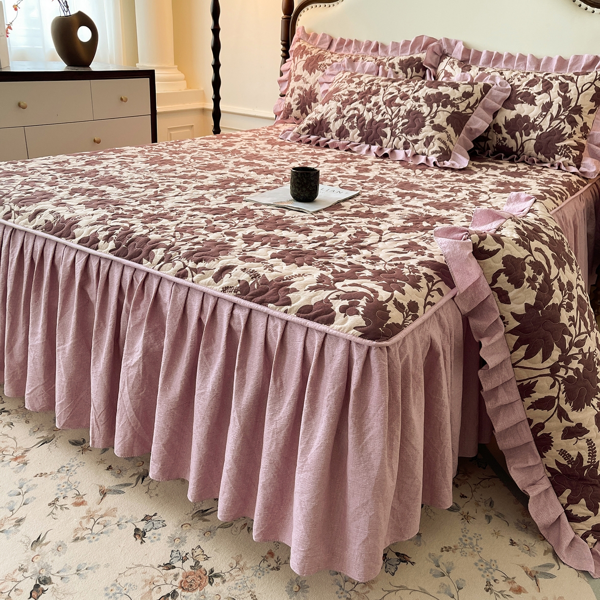 91家纺网 家纺一手货源 找家纺 笠裙家纺 2025新款加厚云感水洗棉印花夹棉床裙床罩 扶桑花