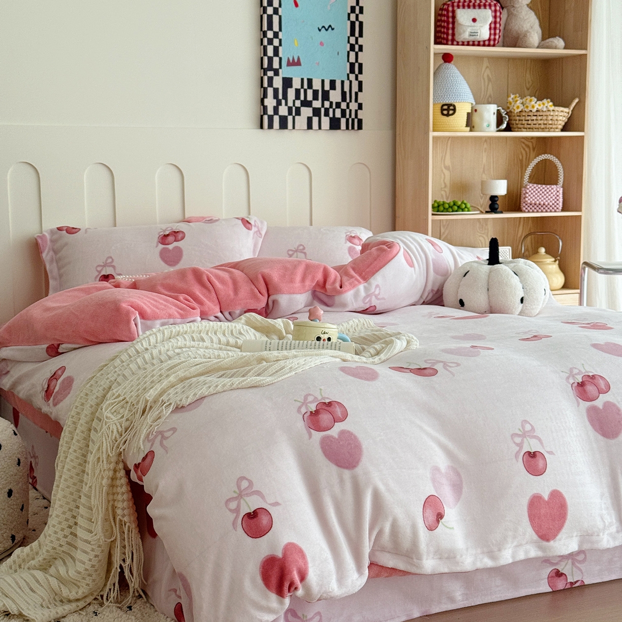 91家纺网 家纺一手货源 找家纺 于果 2025新款牛奶绒印花四件套 浪漫樱桃