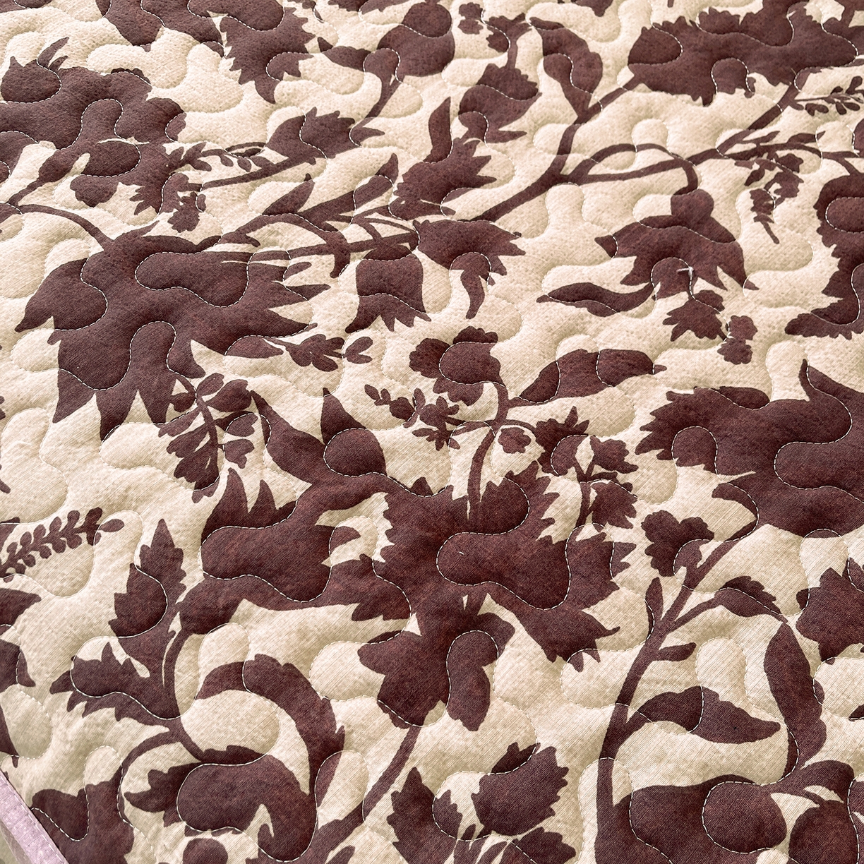 91家纺网 家纺一手货源 找家纺 笠裙家纺 2025新款加厚云感水洗棉印花夹棉床裙床罩 扶桑花