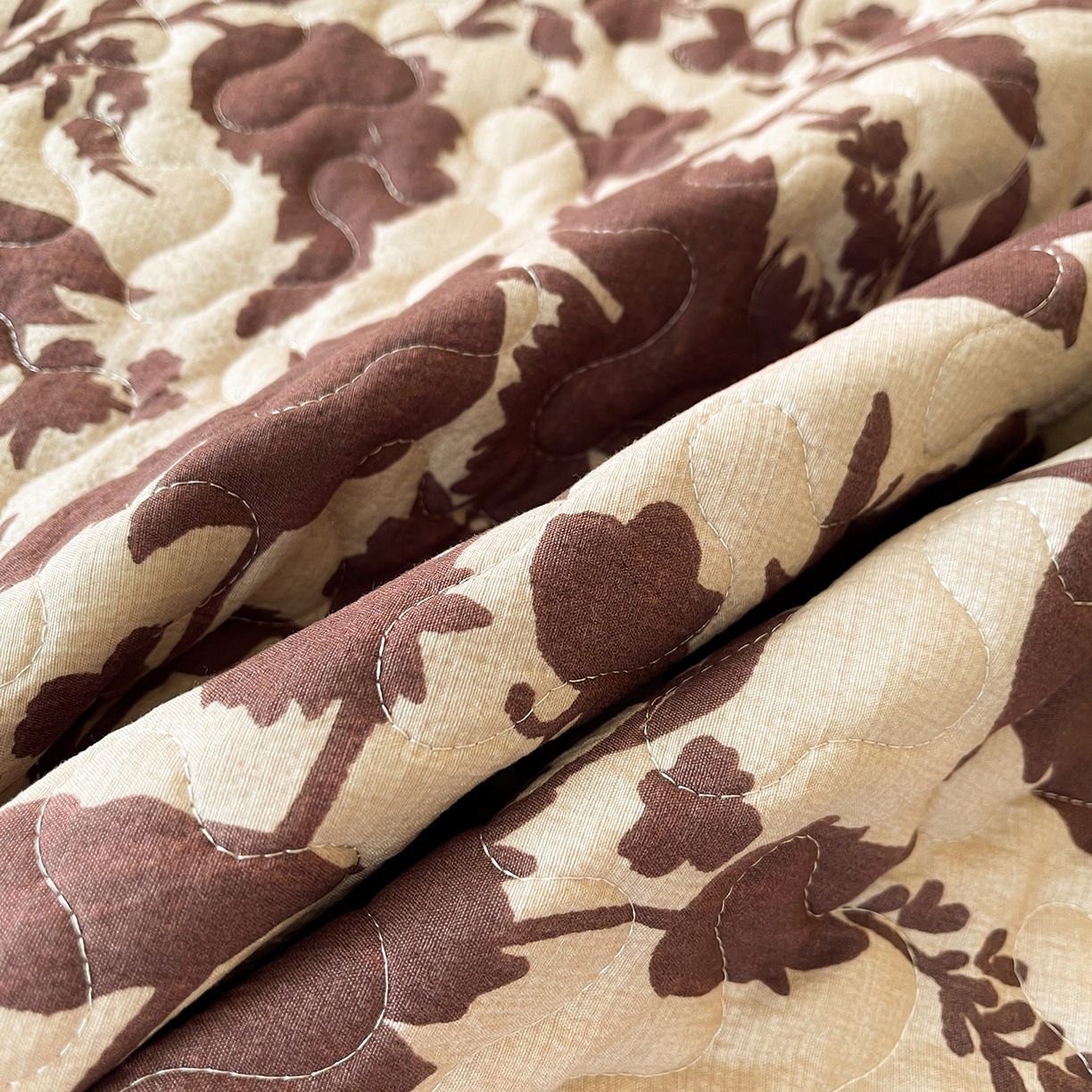 91家纺网 家纺一手货源 找家纺 笠裙家纺 2025新款加厚云感水洗棉印花夹棉床裙床罩 扶桑花