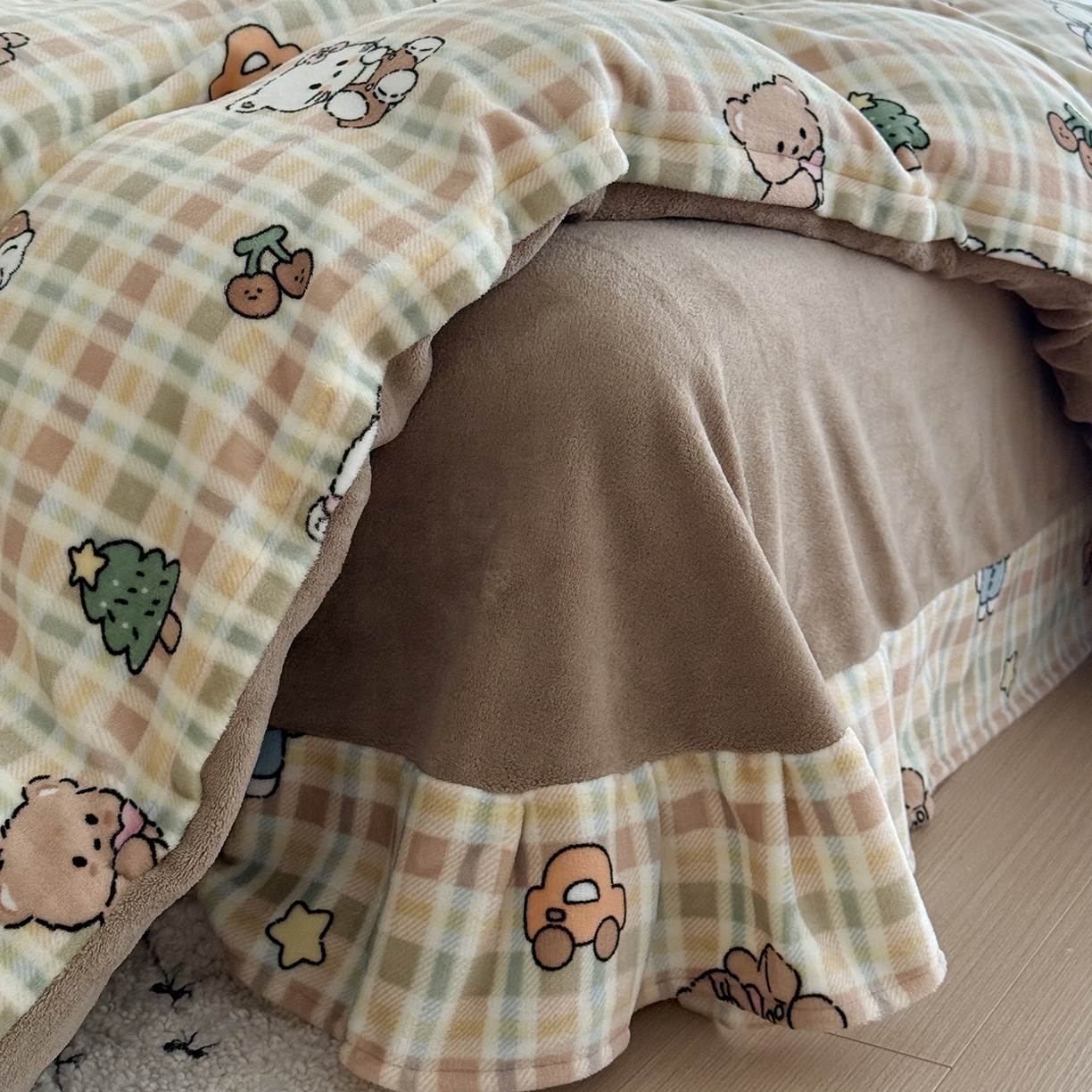 91家纺网 家纺一手货源 找家纺 于果 2025新款牛奶绒印花四件套 萌宠乐动