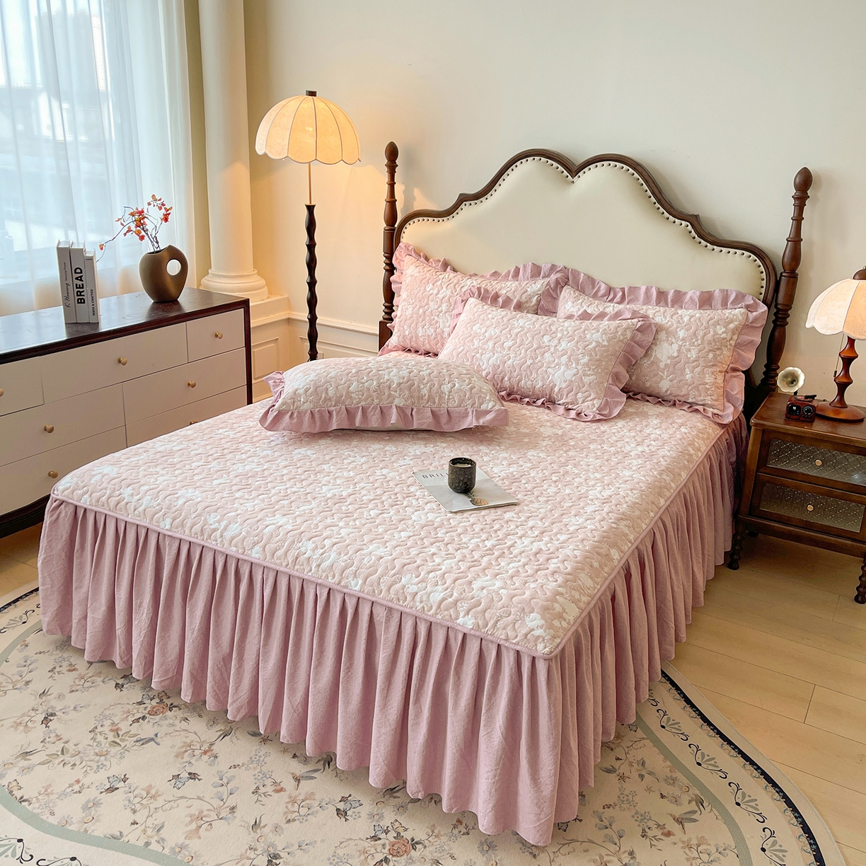 91家纺网 家纺一手货源 找家纺 笠裙家纺 2025新款加厚云感水洗棉印花夹棉床裙床罩 浮绘花影