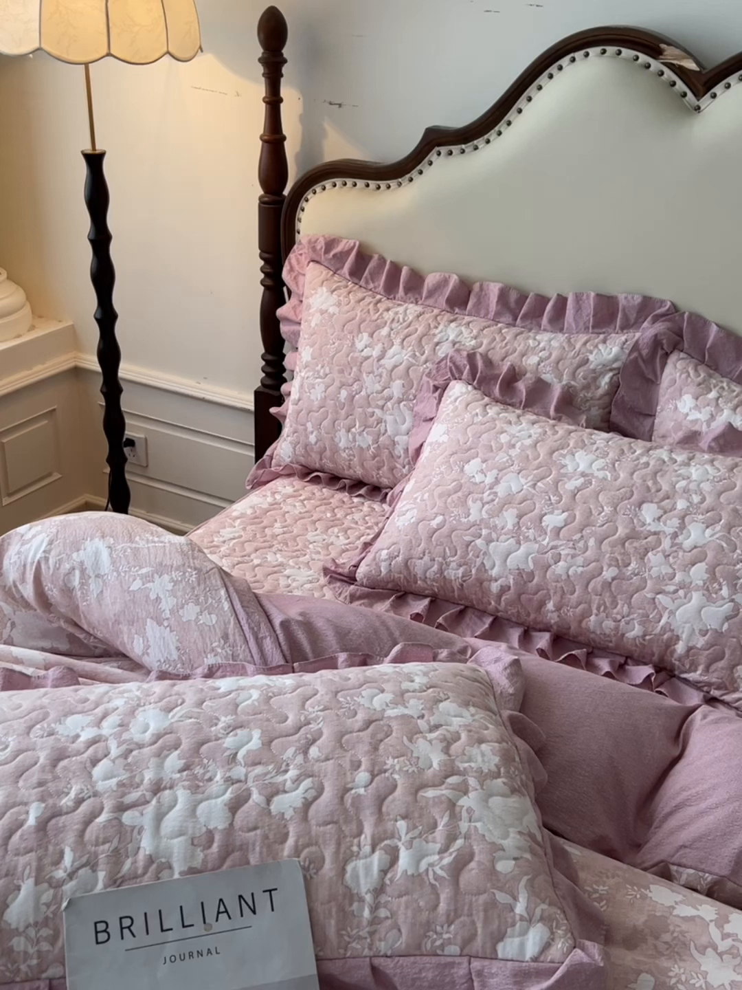 91家纺网 家纺一手货源 找家纺 笠裙家纺 2025新款加厚云感水洗棉印花夹棉床裙床罩 浮绘花影