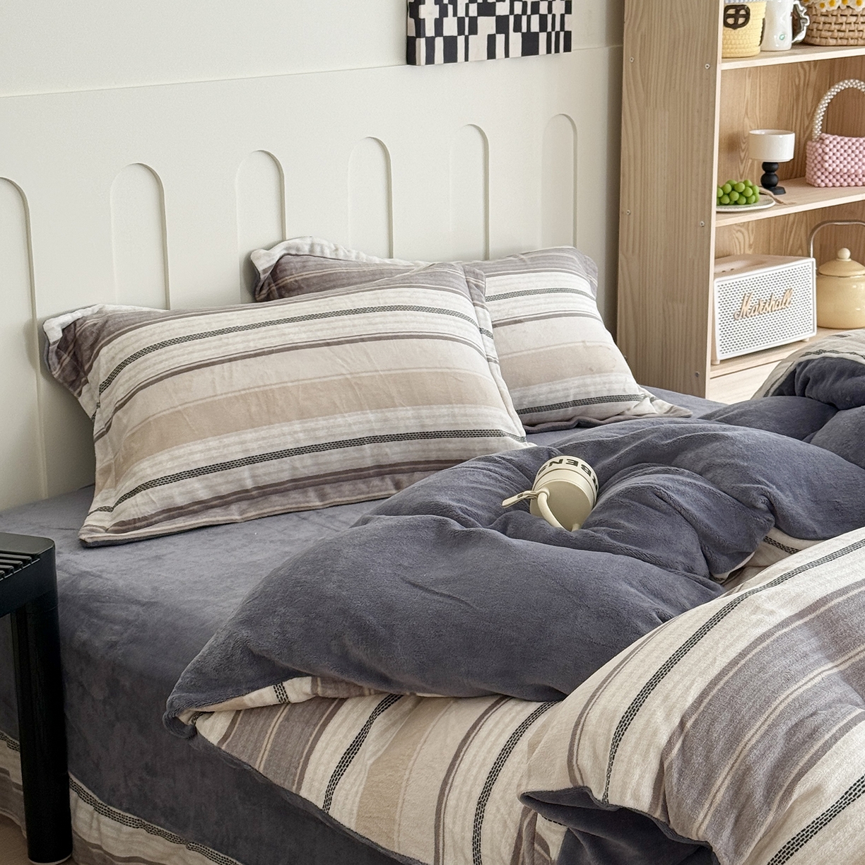 91家纺网 家纺一手货源 找家纺 于果 2025新款牛奶绒印花四件套 摩登时尚