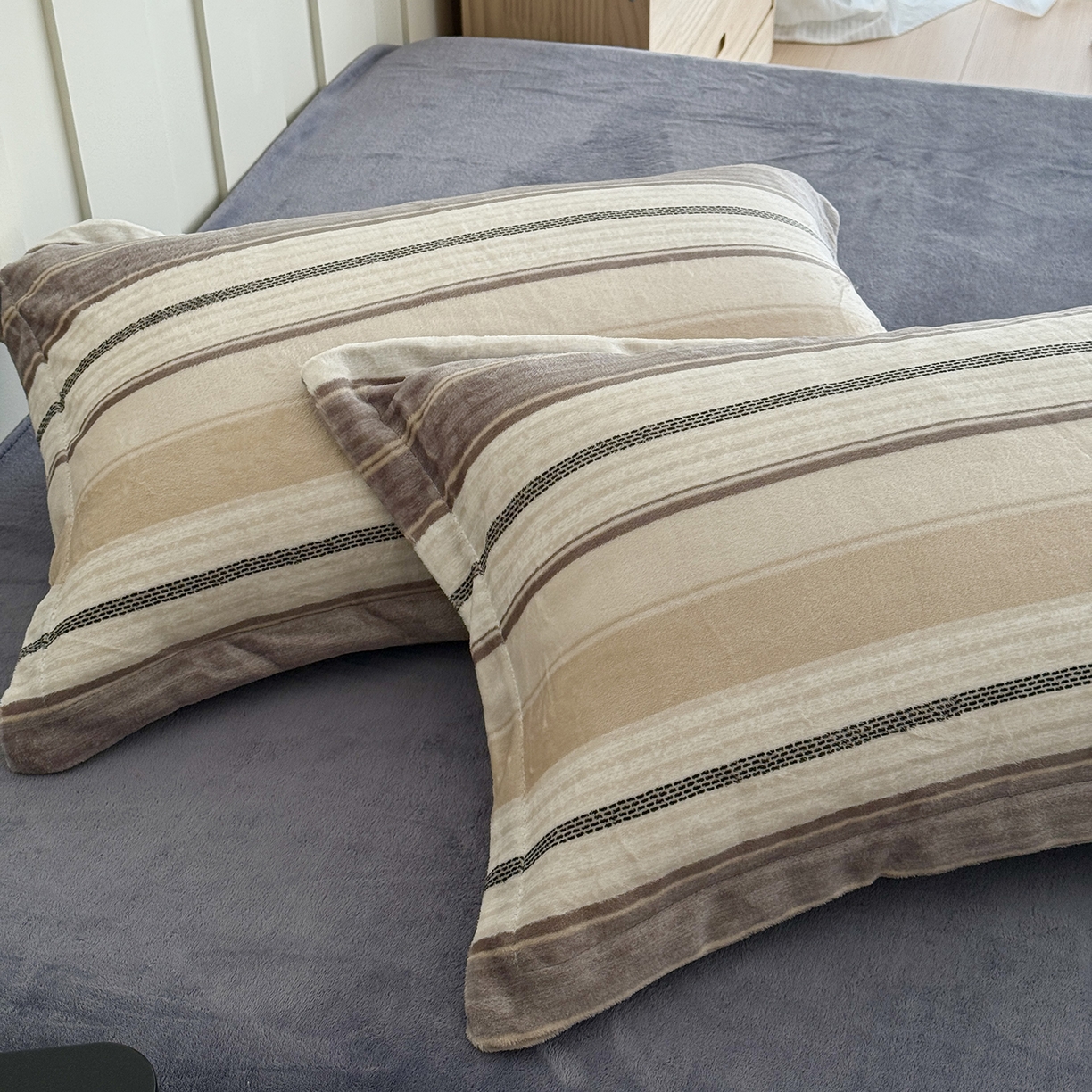 91家纺网 家纺一手货源 找家纺 于果 2025新款牛奶绒印花四件套 摩登时尚