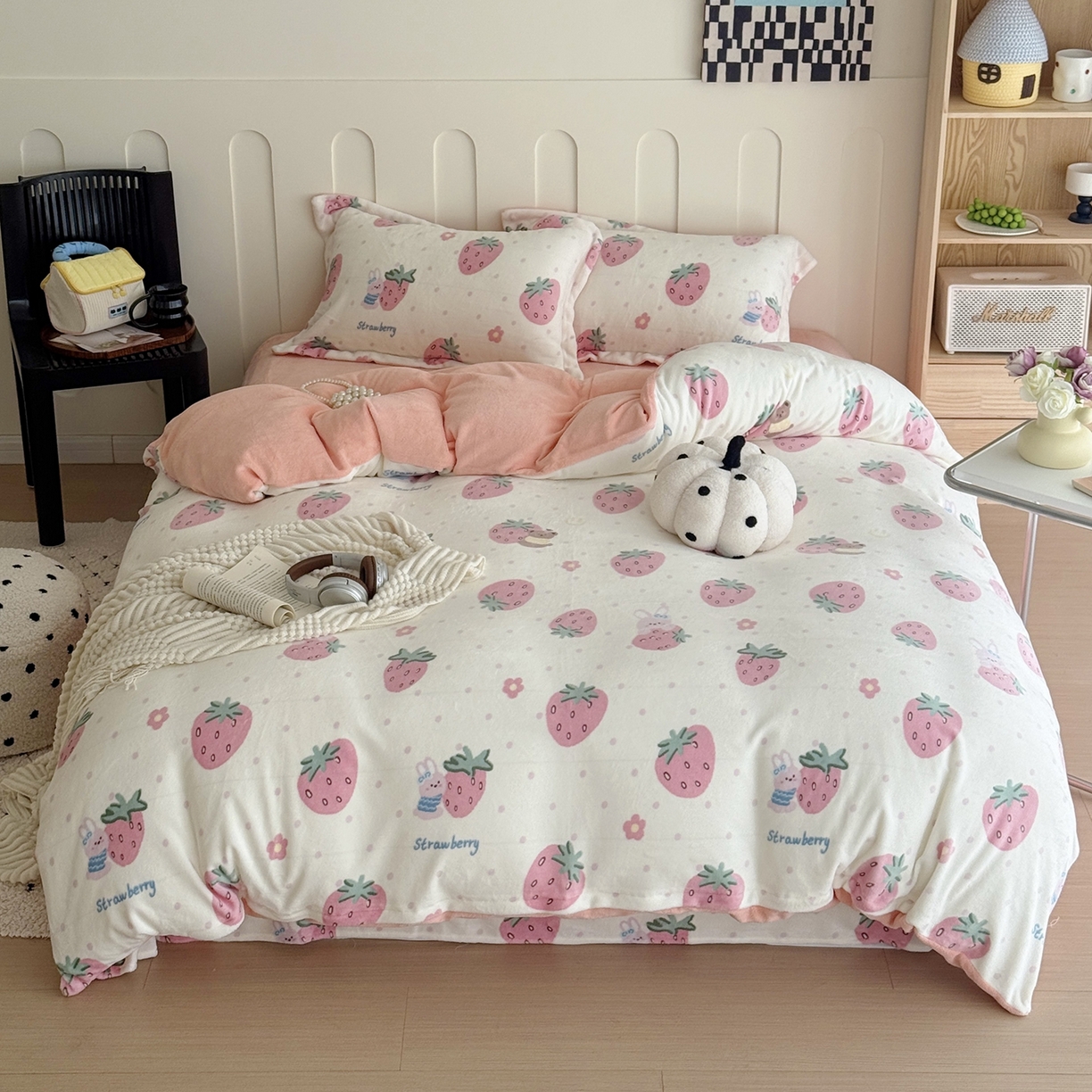 91家纺网 家纺一手货源 找家纺 于果 2025新款牛奶绒印花四件套 奶油草莓