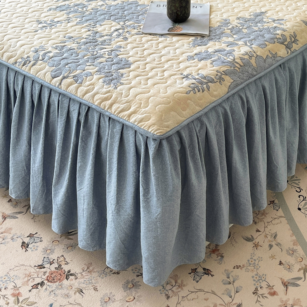 91家纺网 家纺一手货源 找家纺 笠裙家纺 2025新款加厚云感水洗棉印花夹棉床裙床罩 兰亭序