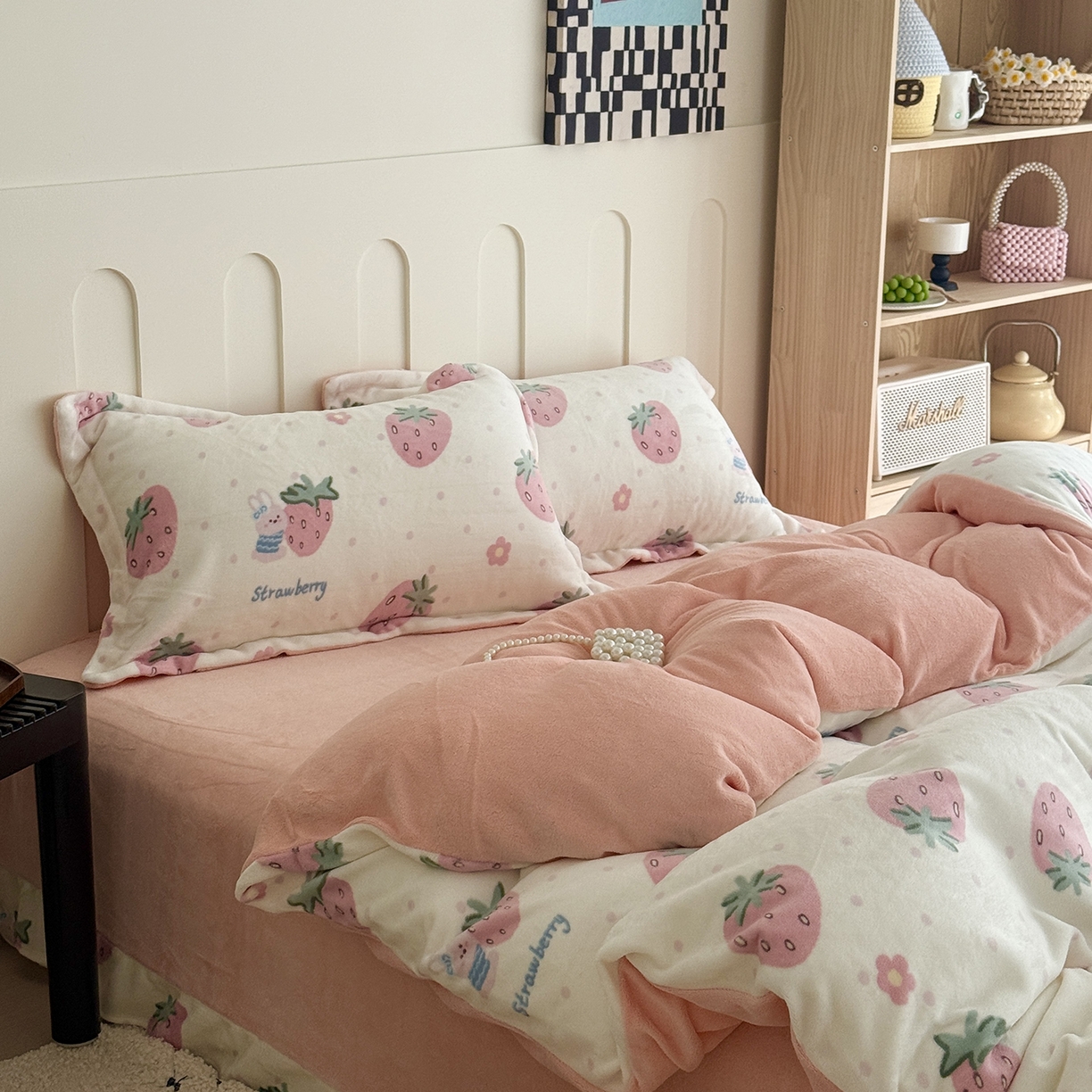 91家纺网 家纺一手货源 找家纺 于果 2025新款牛奶绒印花四件套 奶油草莓