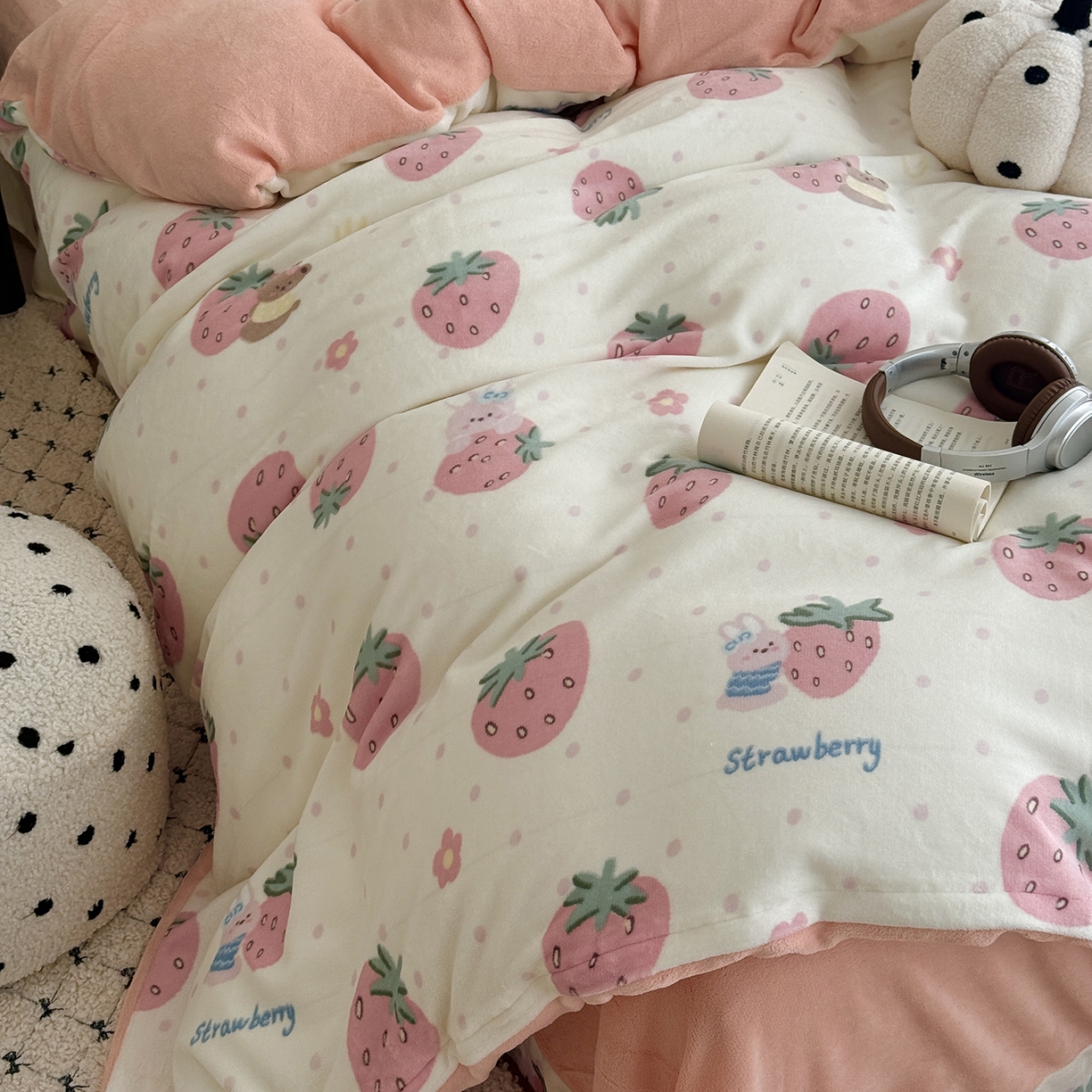 91家纺网 家纺一手货源 找家纺 于果 2025新款牛奶绒印花四件套 奶油草莓