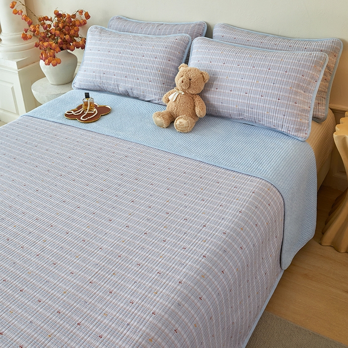 91家纺网 家纺一手货源 找家纺 （总）莎果家纺 2025冬季新款热推冬季必备寒冷的冬季有了它便多了些温暖婴儿绒+全棉床盖三件套