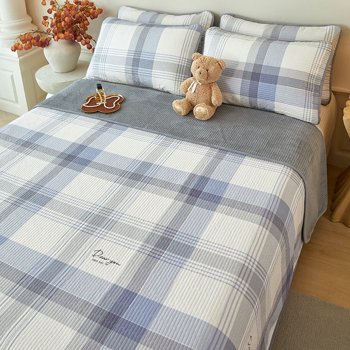 91家纺网 家纺一手货源 找家纺 （总）莎果家纺 2025冬季新款热推冬季必备寒冷的冬季有了它便多了些温暖婴儿绒+全棉床盖三件套