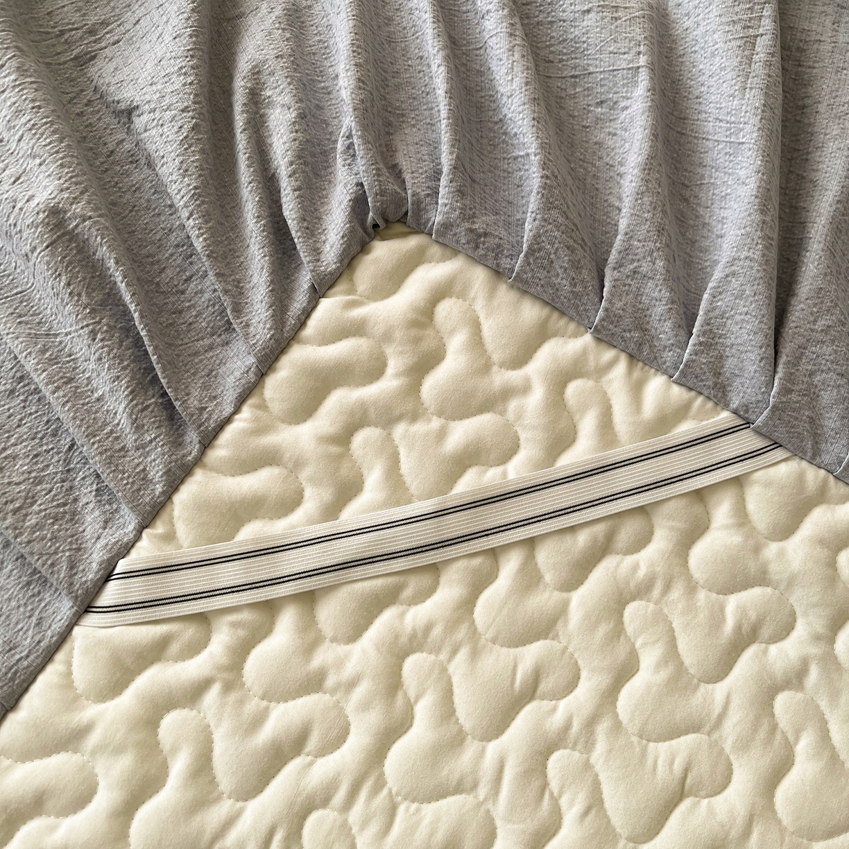 91家纺网 家纺一手货源 找家纺 笠裙家纺 2025新款加厚云感水洗棉印花夹棉床裙床罩 兰亭序