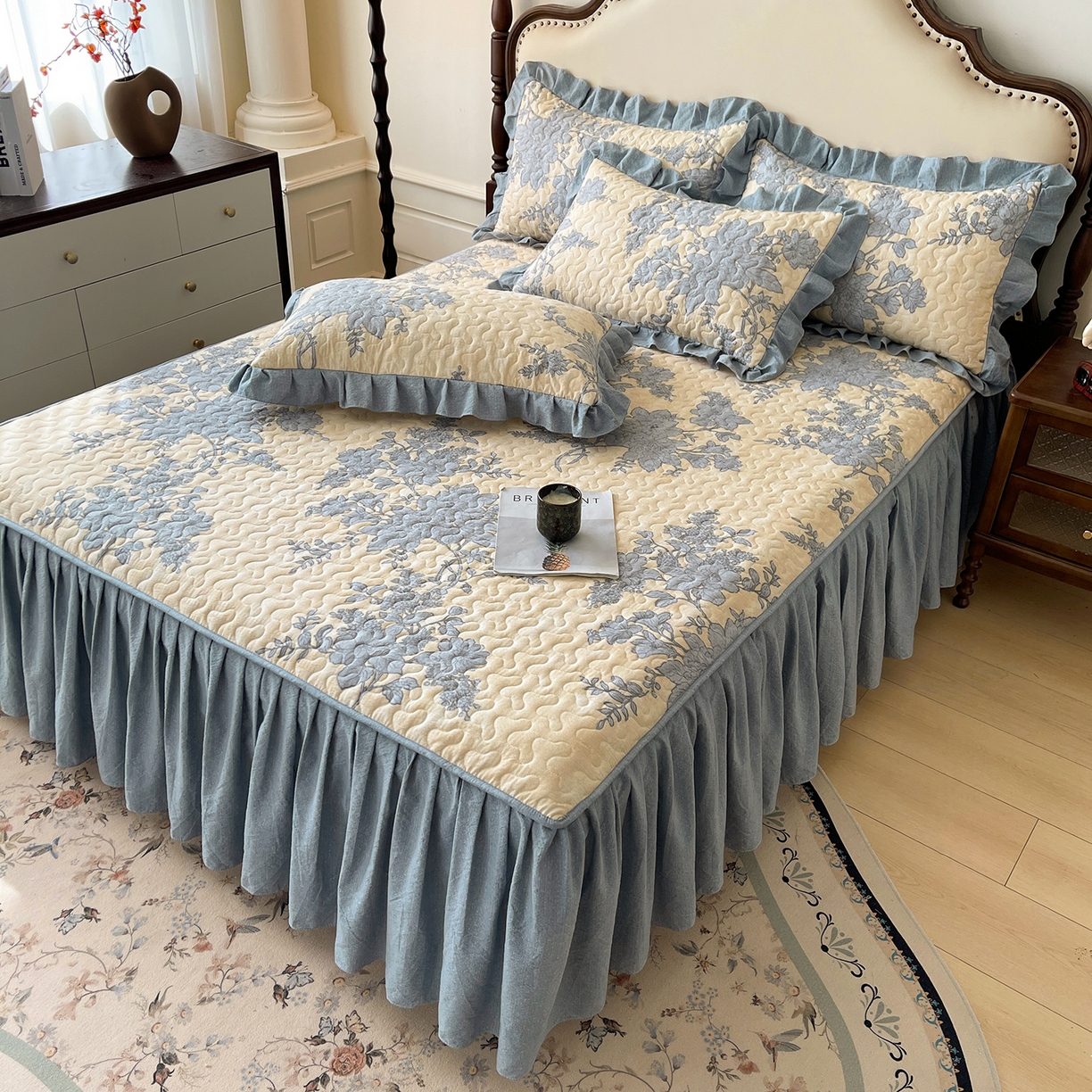 91家纺网 家纺一手货源 找家纺 笠裙家纺 2025新款加厚云感水洗棉印花夹棉床裙床罩 兰亭序