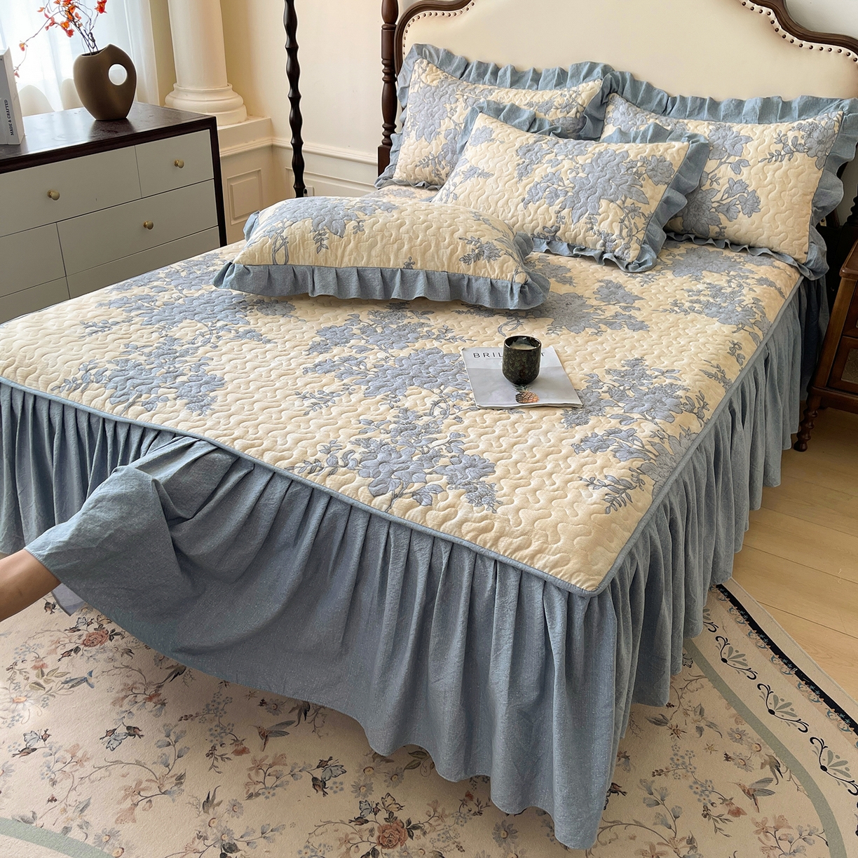 91家纺网 家纺一手货源 找家纺 笠裙家纺 2025新款加厚云感水洗棉印花夹棉床裙床罩 兰亭序