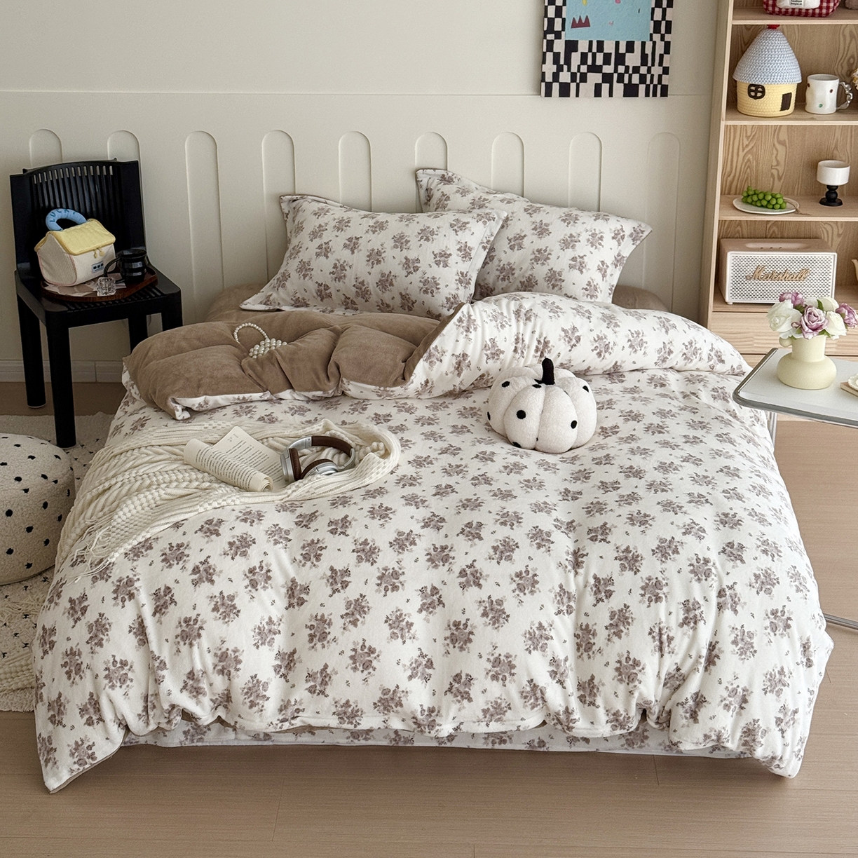 91家纺网 家纺一手货源 找家纺 于果 2025新款牛奶绒印花四件套 清新花梦