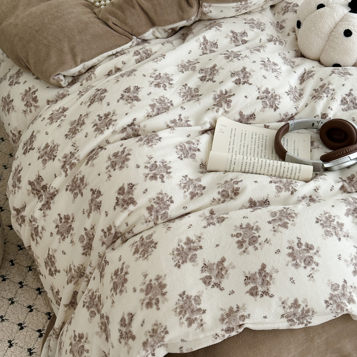 91家纺网 家纺一手货源 找家纺 于果 2025新款牛奶绒印花四件套 清新花梦