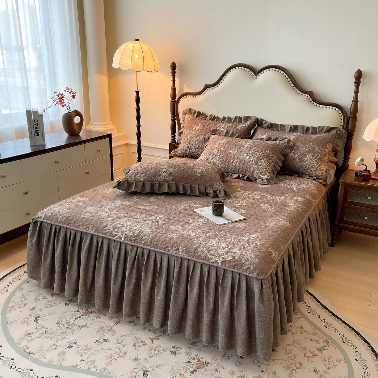 91家纺网 家纺一手货源 找家纺 笠裙家纺 2025新款加厚云感水洗棉印花夹棉床裙床罩 乌木花园