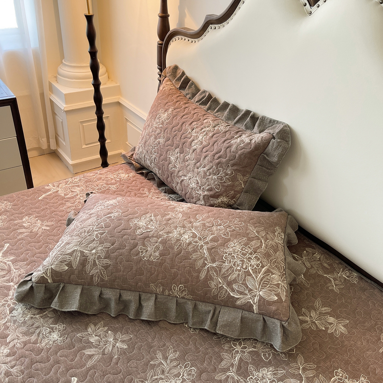 91家纺网 家纺一手货源 找家纺 笠裙家纺 2025新款加厚云感水洗棉印花夹棉床裙床罩 乌木花园