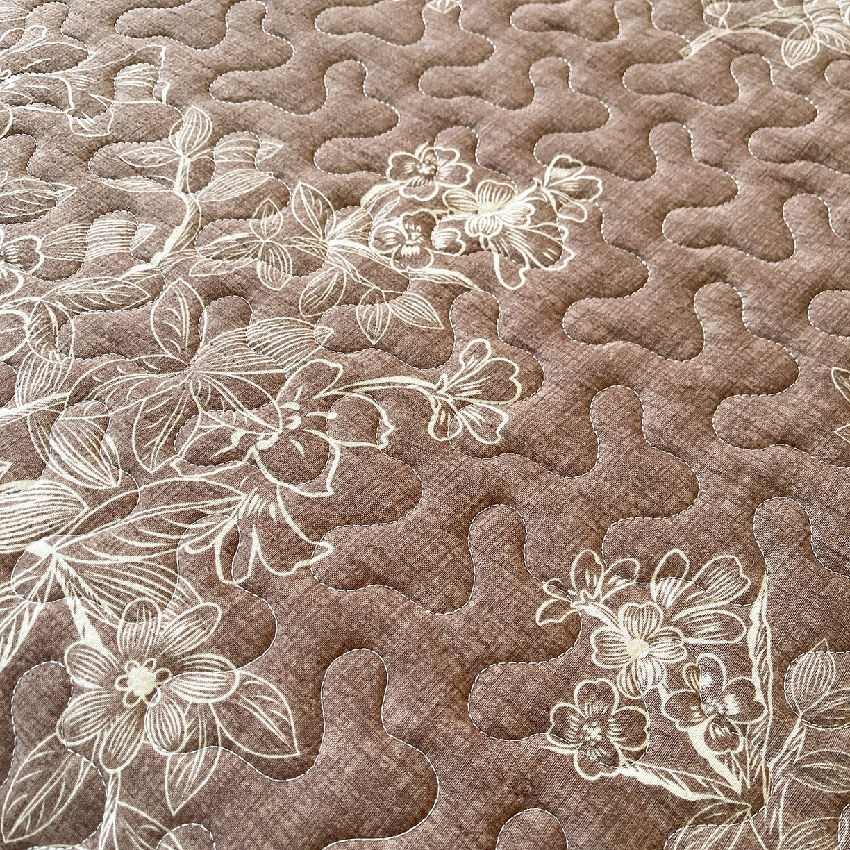 91家纺网 家纺一手货源 找家纺 笠裙家纺 2025新款加厚云感水洗棉印花夹棉床裙床罩 乌木花园