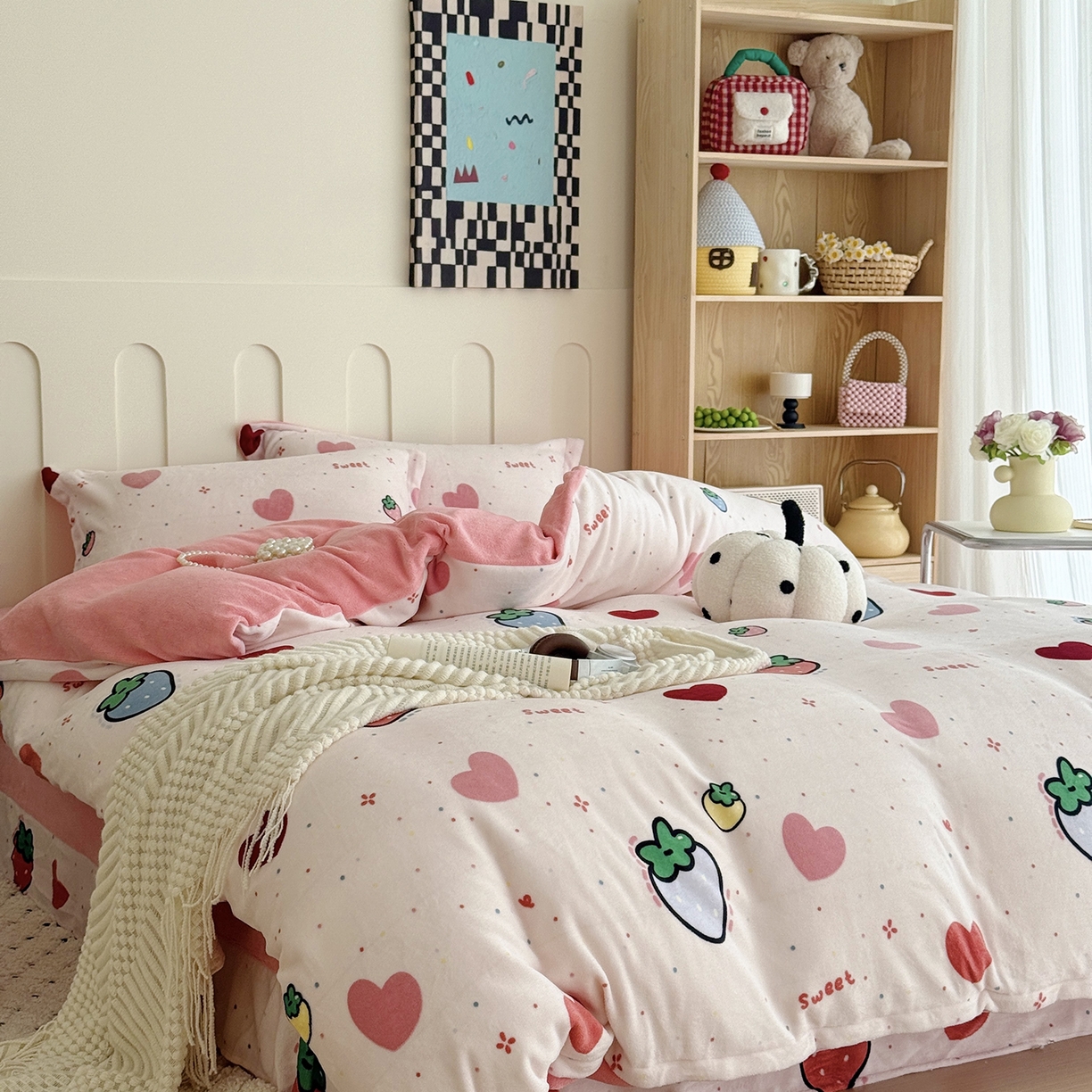 91家纺网 家纺一手货源 找家纺 于果 2025新款牛奶绒印花四件套 糖心草莓