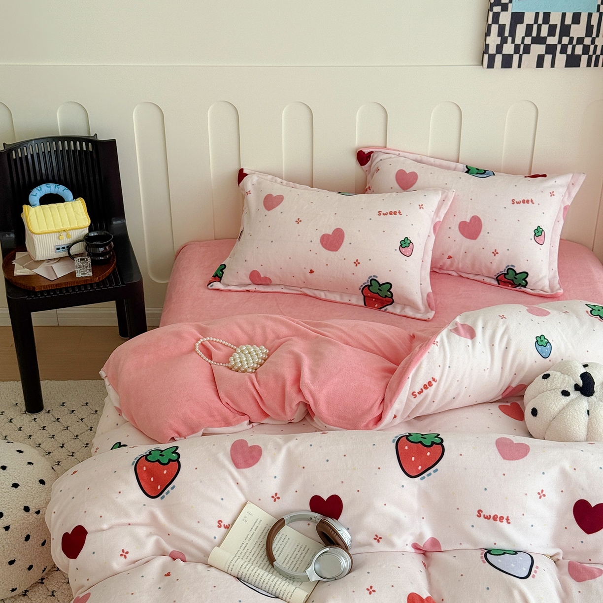 91家纺网 家纺一手货源 找家纺 于果 2025新款牛奶绒印花四件套 糖心草莓