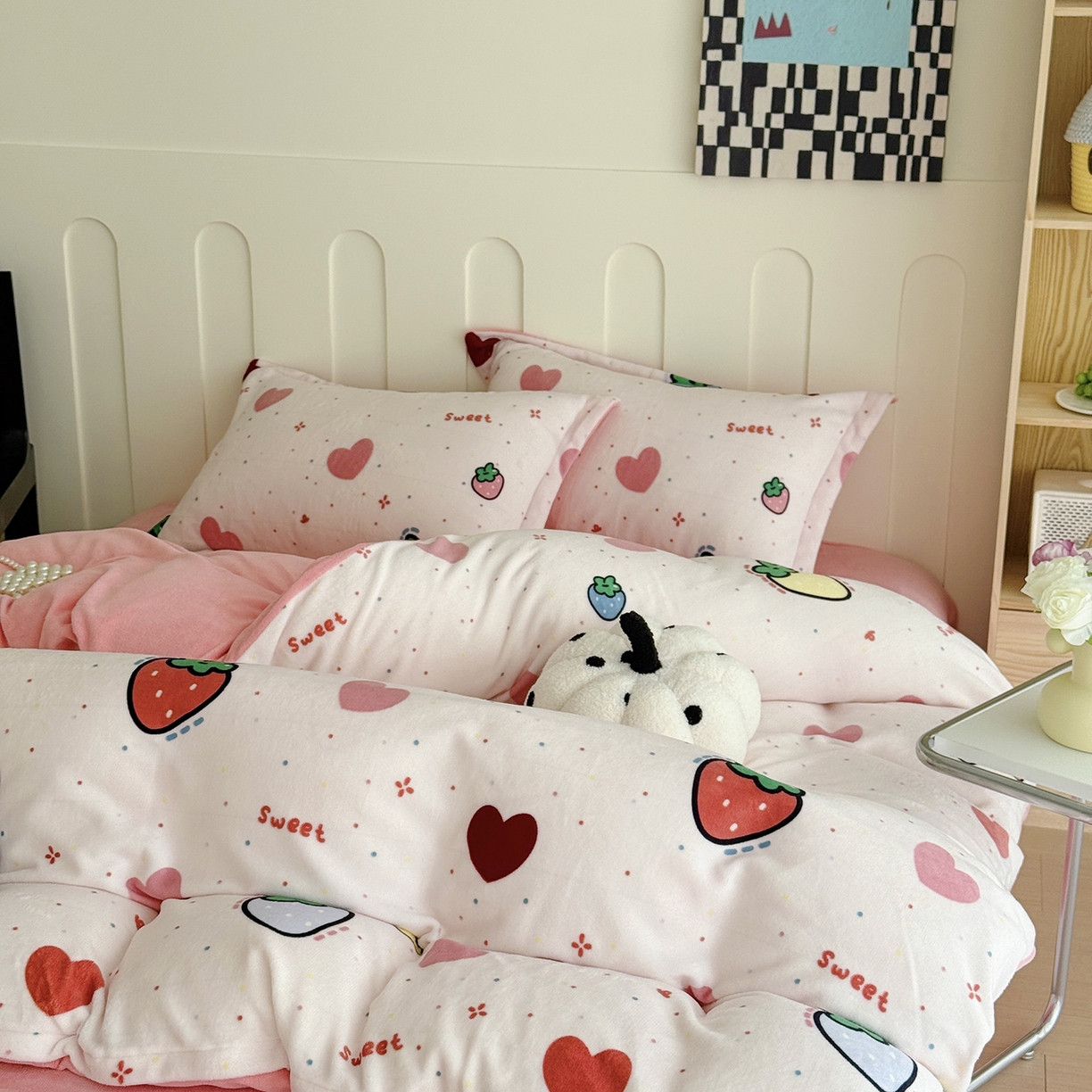 91家纺网 家纺一手货源 找家纺 于果 2025新款牛奶绒印花四件套 糖心草莓