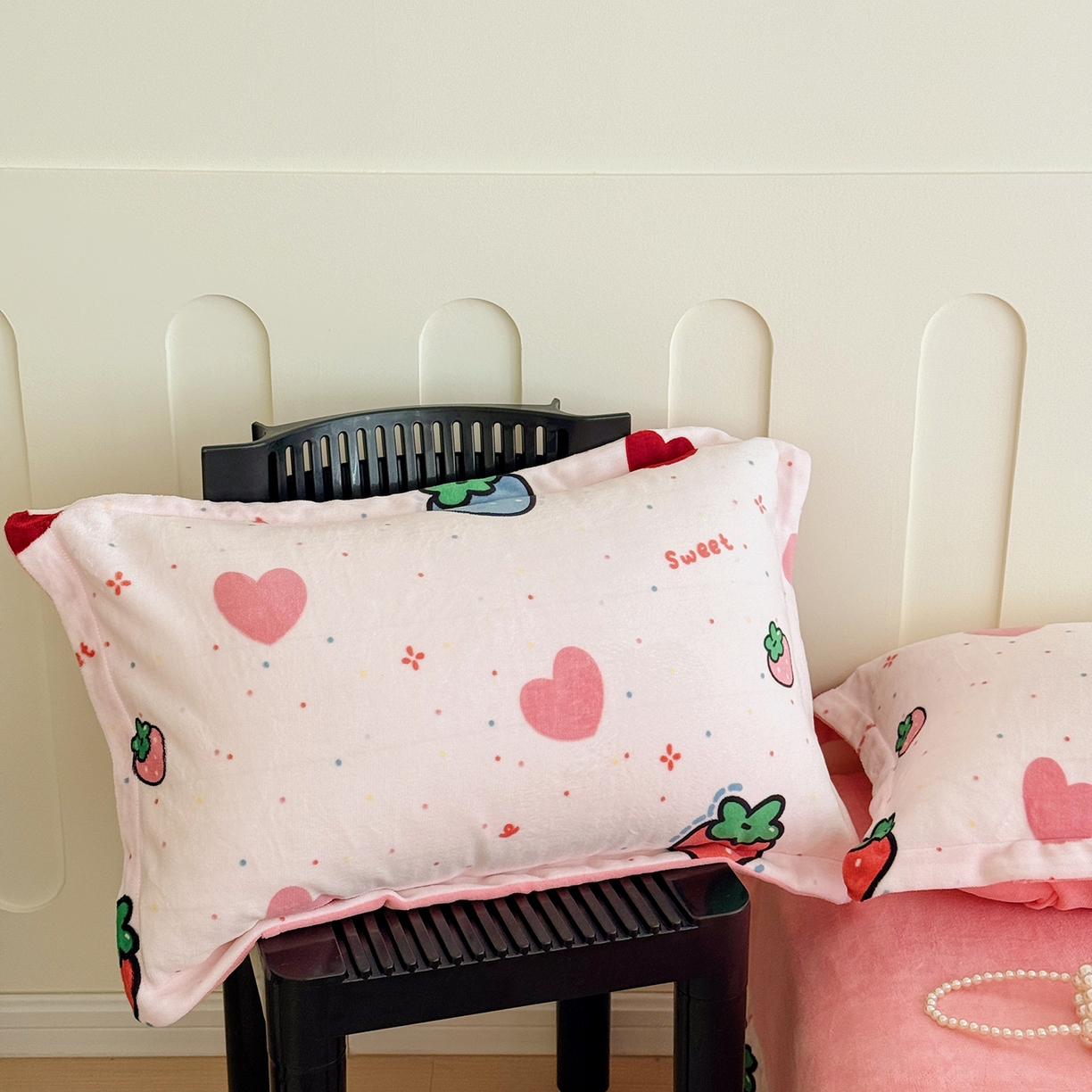 91家纺网 家纺一手货源 找家纺 于果 2025新款牛奶绒印花四件套 糖心草莓