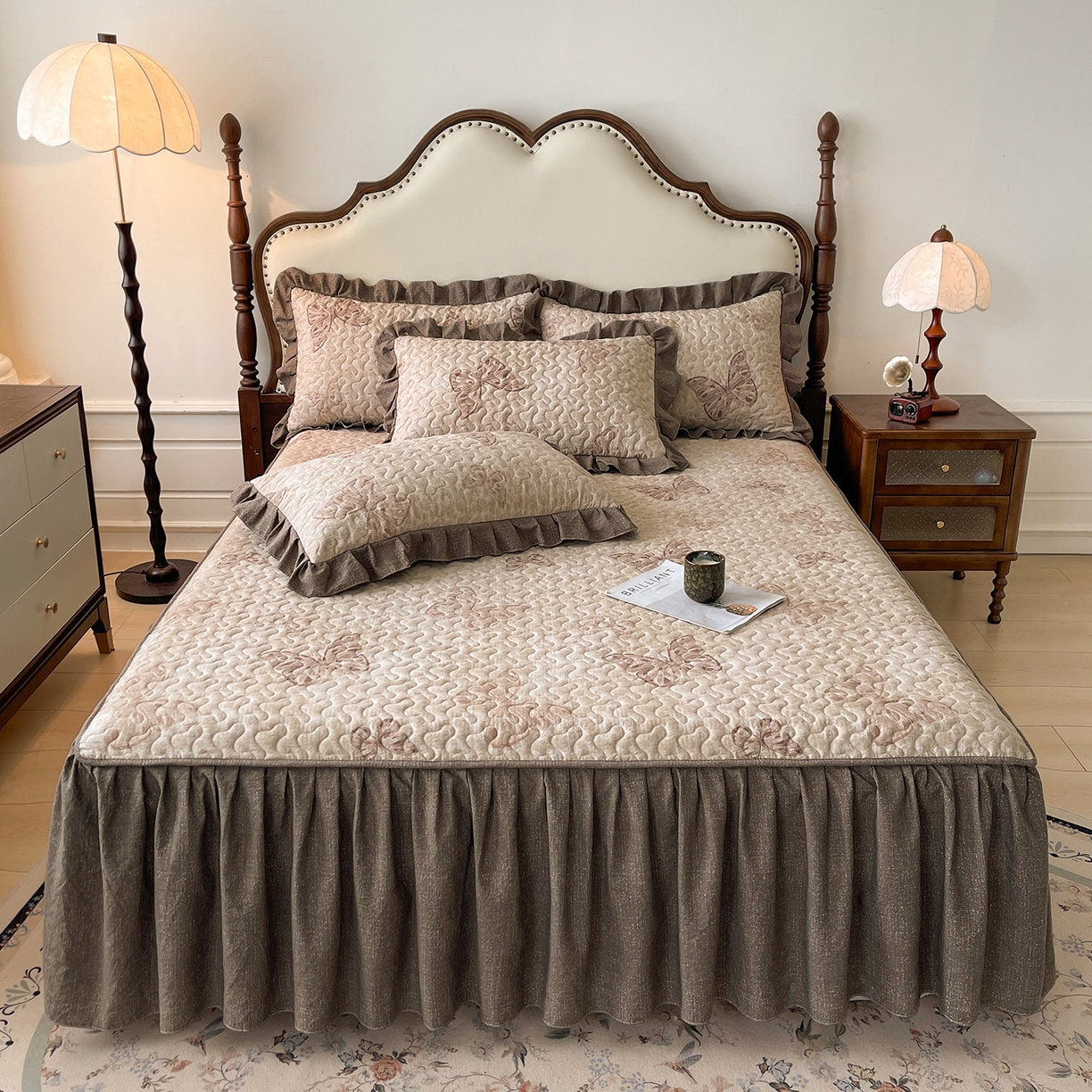 91家纺网 家纺一手货源 找家纺 笠裙家纺 2025新款加厚云感水洗棉印花夹棉床裙床罩 月神蝶