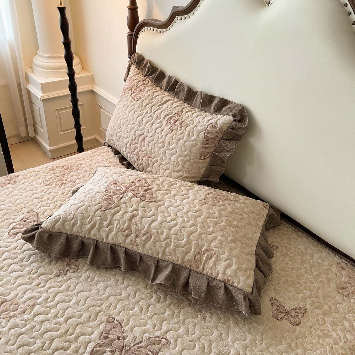 91家纺网 家纺一手货源 找家纺 笠裙家纺 2025新款加厚云感水洗棉印花夹棉床裙床罩 月神蝶