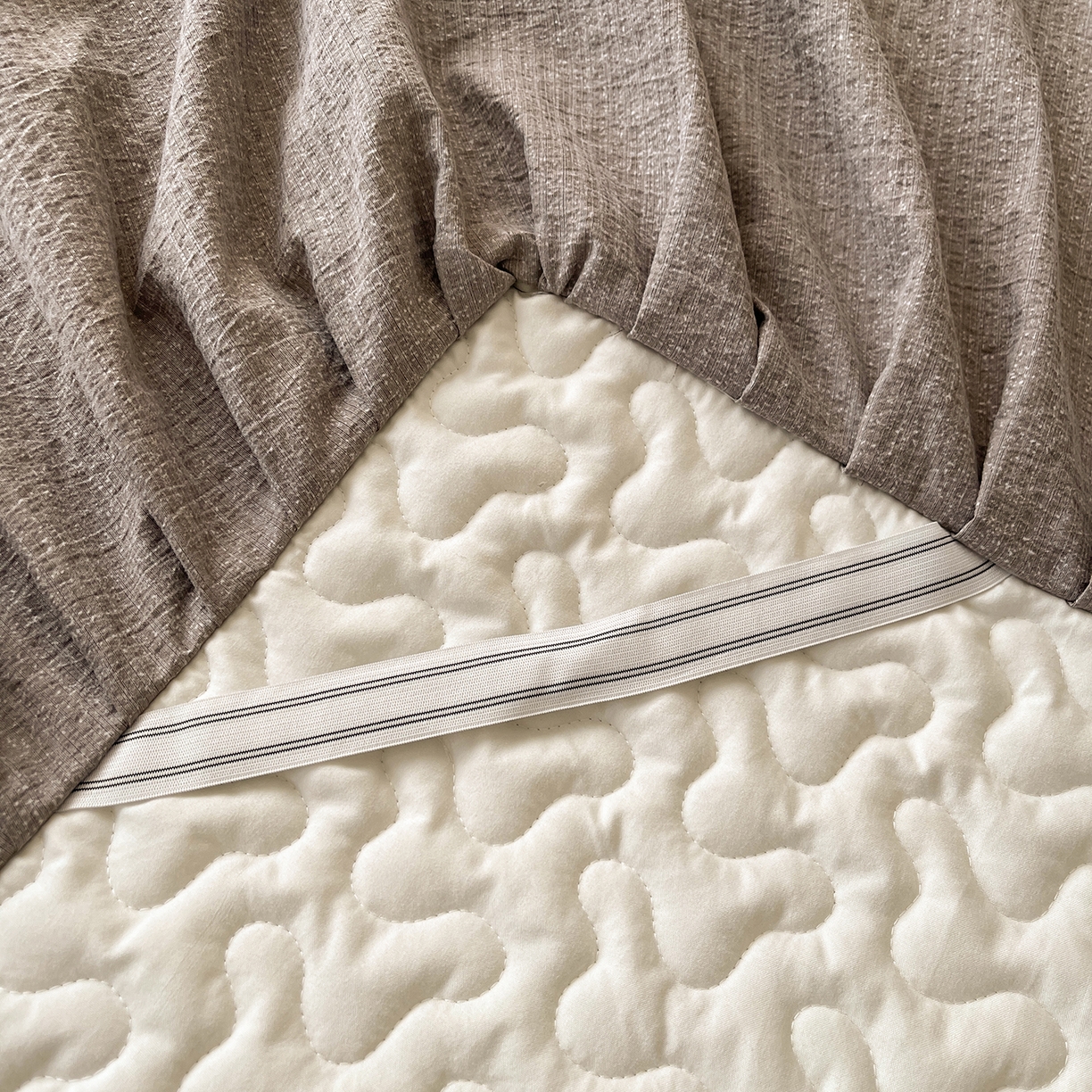 91家纺网 家纺一手货源 找家纺 笠裙家纺 2025新款加厚云感水洗棉印花夹棉床裙床罩 月神蝶