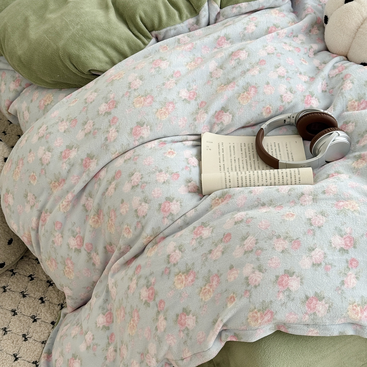 91家纺网 家纺一手货源 找家纺 于果 2025新款牛奶绒印花四件套 温馨花语-蓝