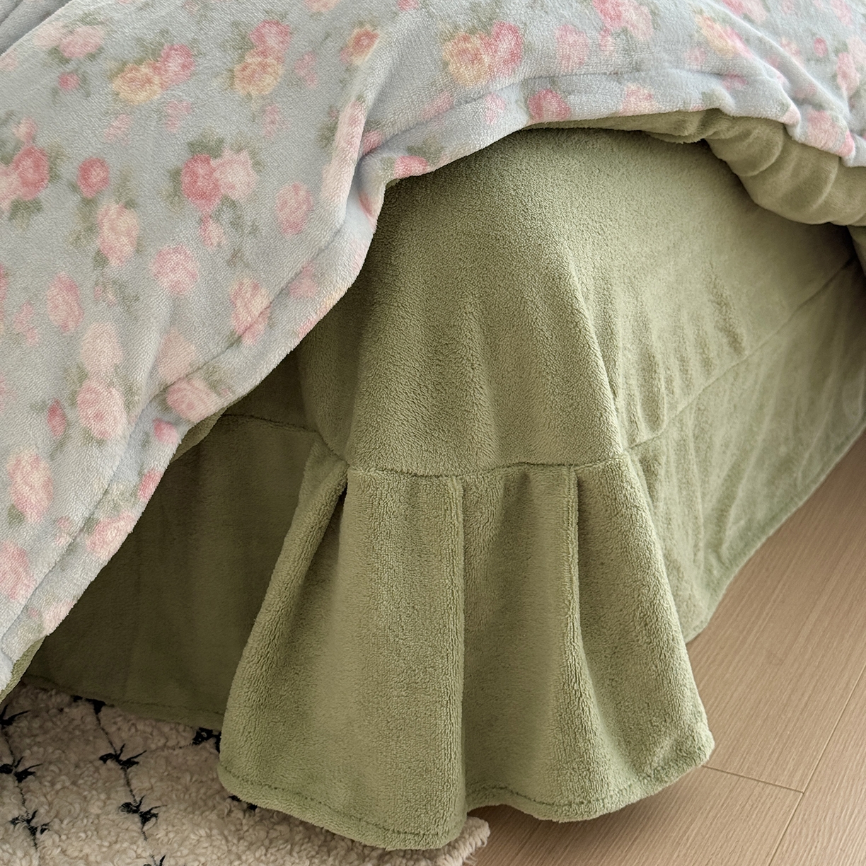 91家纺网 家纺一手货源 找家纺 于果 2025新款牛奶绒印花四件套 温馨花语-蓝