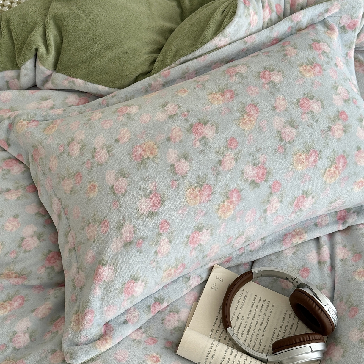 91家纺网 家纺一手货源 找家纺 于果 2025新款牛奶绒印花四件套 温馨花语-蓝