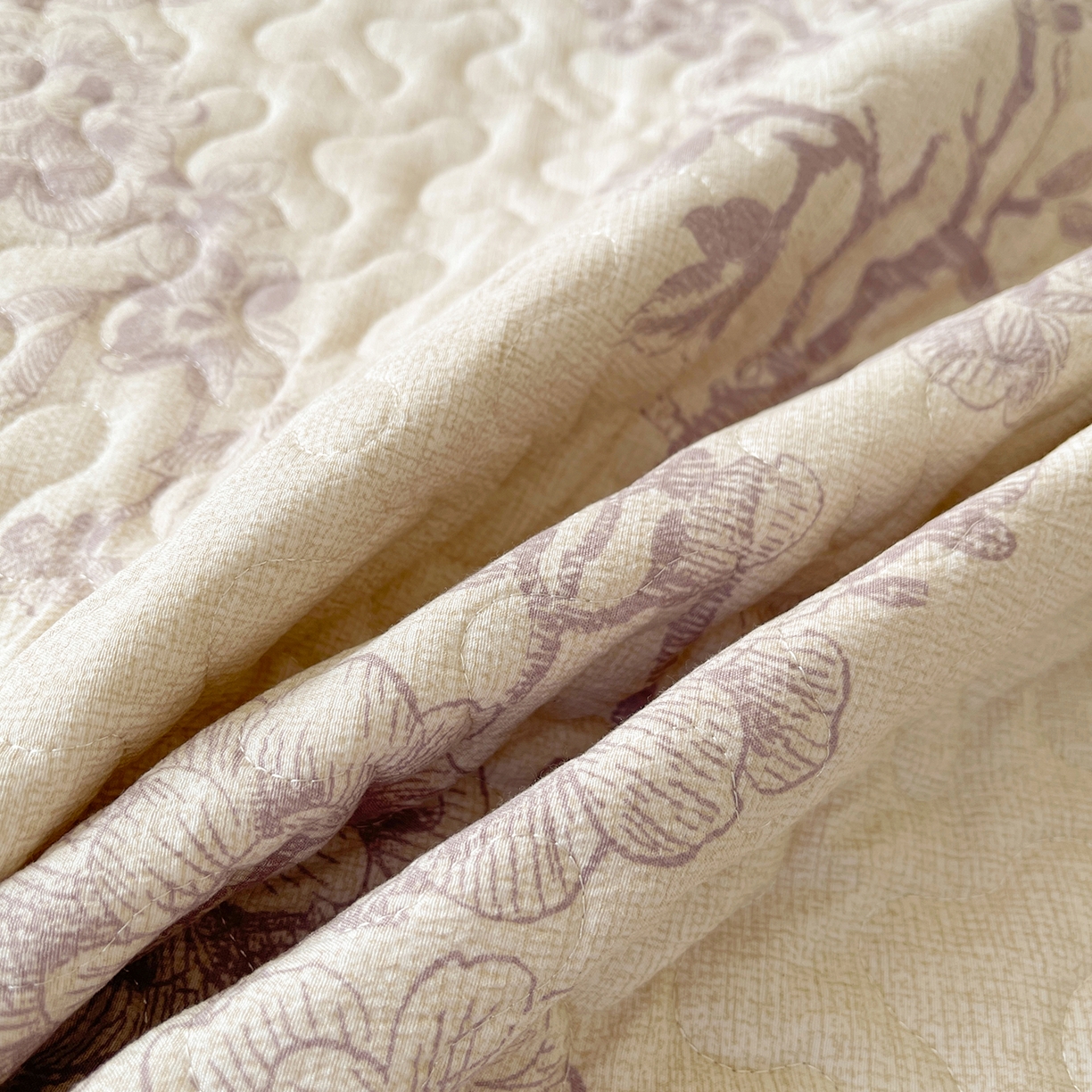 91家纺网 家纺一手货源 找家纺 笠裙家纺 2025新款加厚云感水洗棉印花夹棉床裙床罩 云黛紫