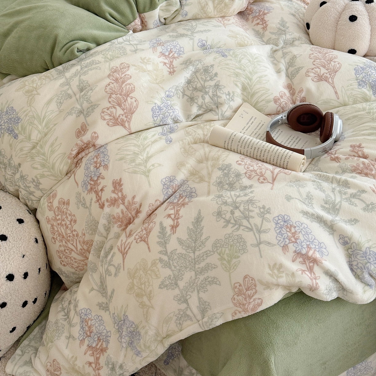 91家纺网 家纺一手货源 找家纺 于果 2025新款牛奶绒印花四件套 幽兰花谷