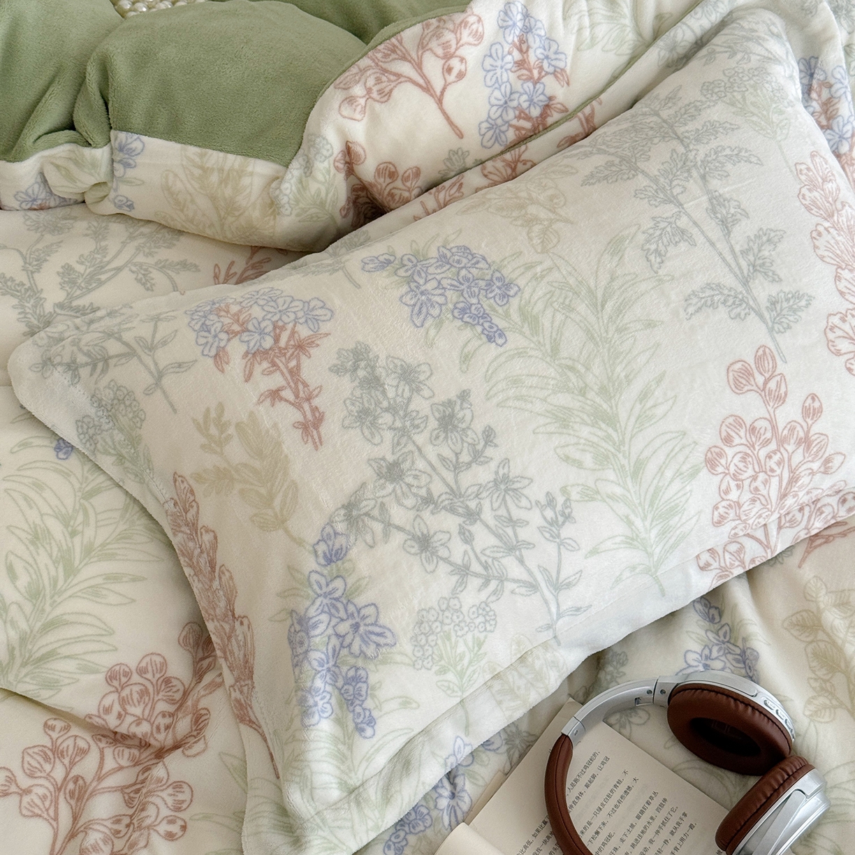 91家纺网 家纺一手货源 找家纺 于果 2025新款牛奶绒印花四件套 幽兰花谷