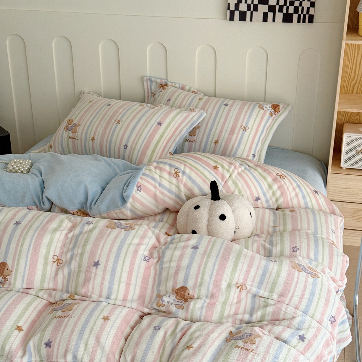 91家纺网 家纺一手货源 找家纺 于果 2025新款牛奶绒印花四件套 悦动萌宠