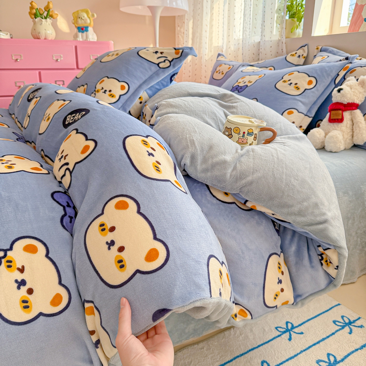 91家纺网 家纺一手货源 找家纺 慕尚家纺 2025新款田园花卉类印花牛奶绒高克重单被套 表情熊