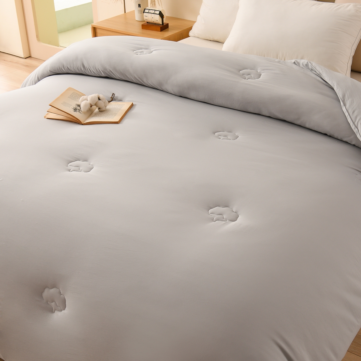 91家纺网 家纺一手货源 找家纺 锦逸家居 2025新款亲肤舒适水洗棉新疆棉花被被子被芯 浅灰