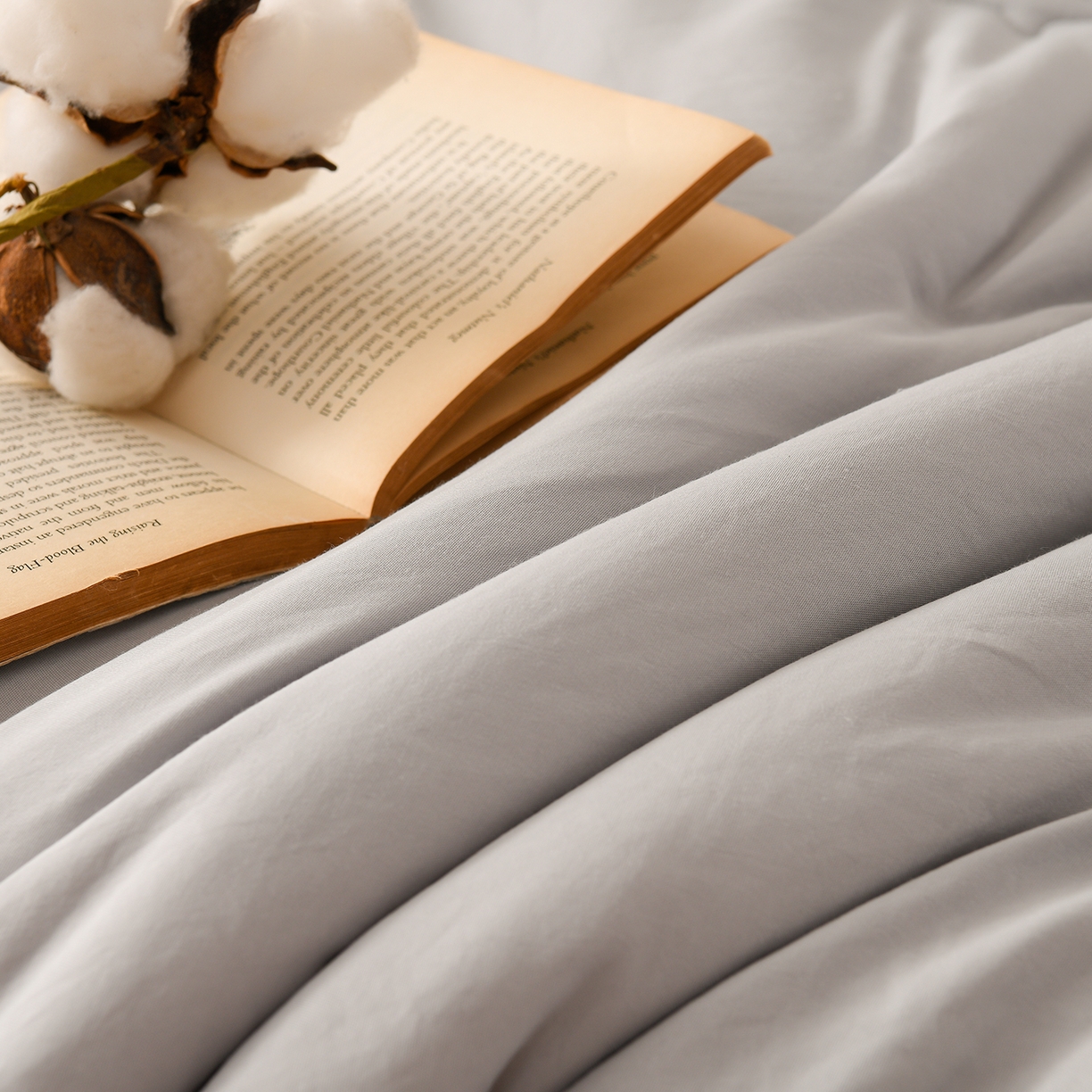 91家纺网 家纺一手货源 找家纺 锦逸家居 2025新款亲肤舒适水洗棉新疆棉花被被子被芯 浅灰