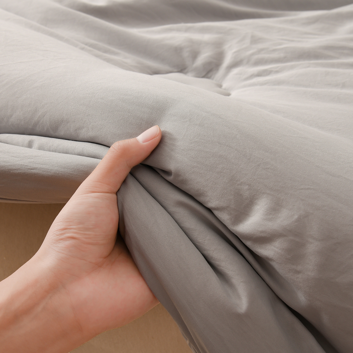 91家纺网 家纺一手货源 找家纺 锦逸家居 2025新款亲肤舒适水洗棉新疆棉花被被子被芯 浅灰