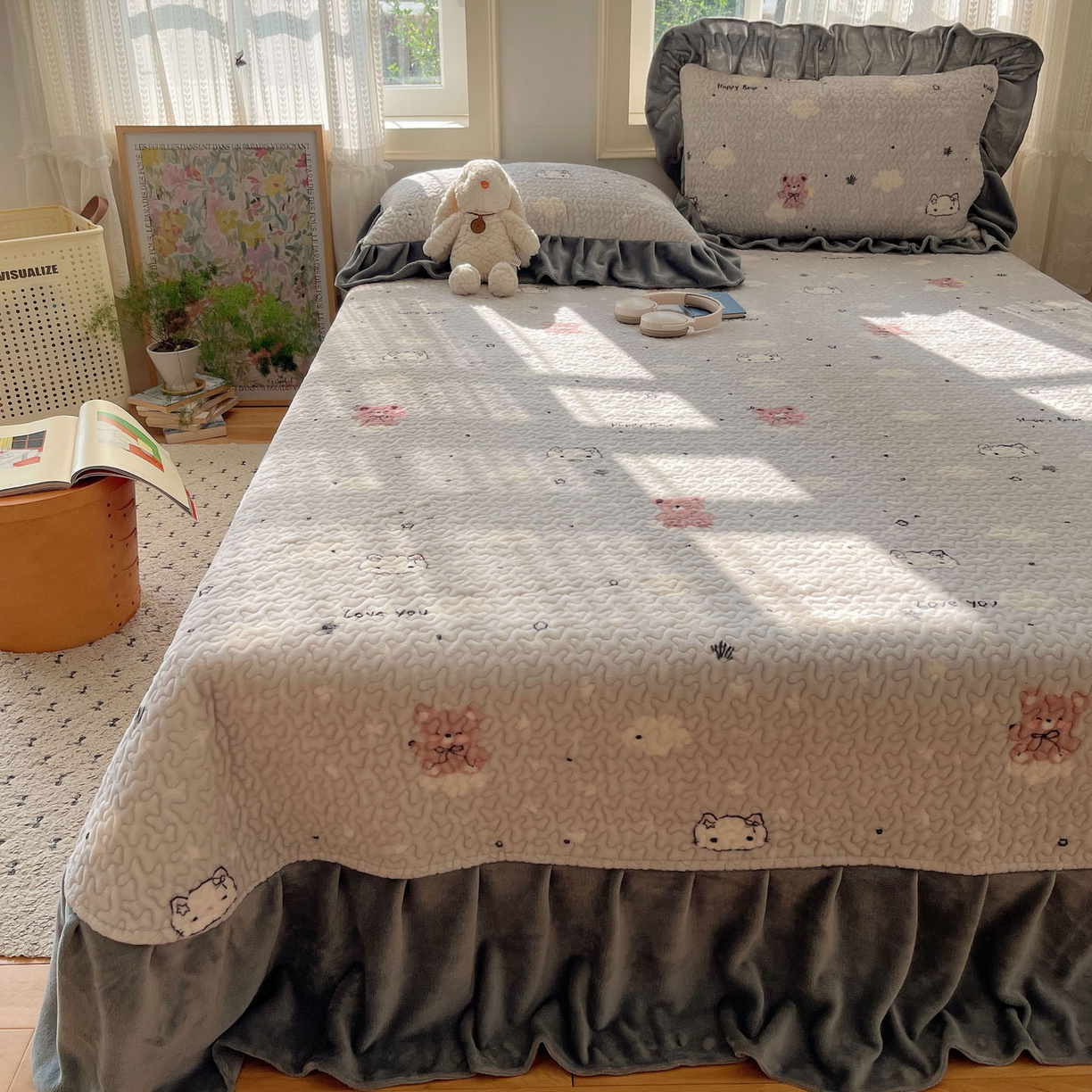 91家纺网 家纺一手货源 找家纺 （总）红嘴企鹅 2025新款花边加厚牛奶绒单品床盖单件床盖三件套