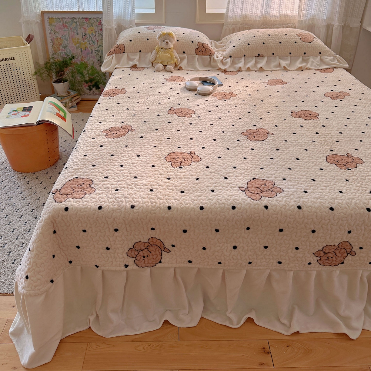 红嘴企鹅 2025新款花边加厚牛奶绒单品床盖单件床盖三件套 波点狗