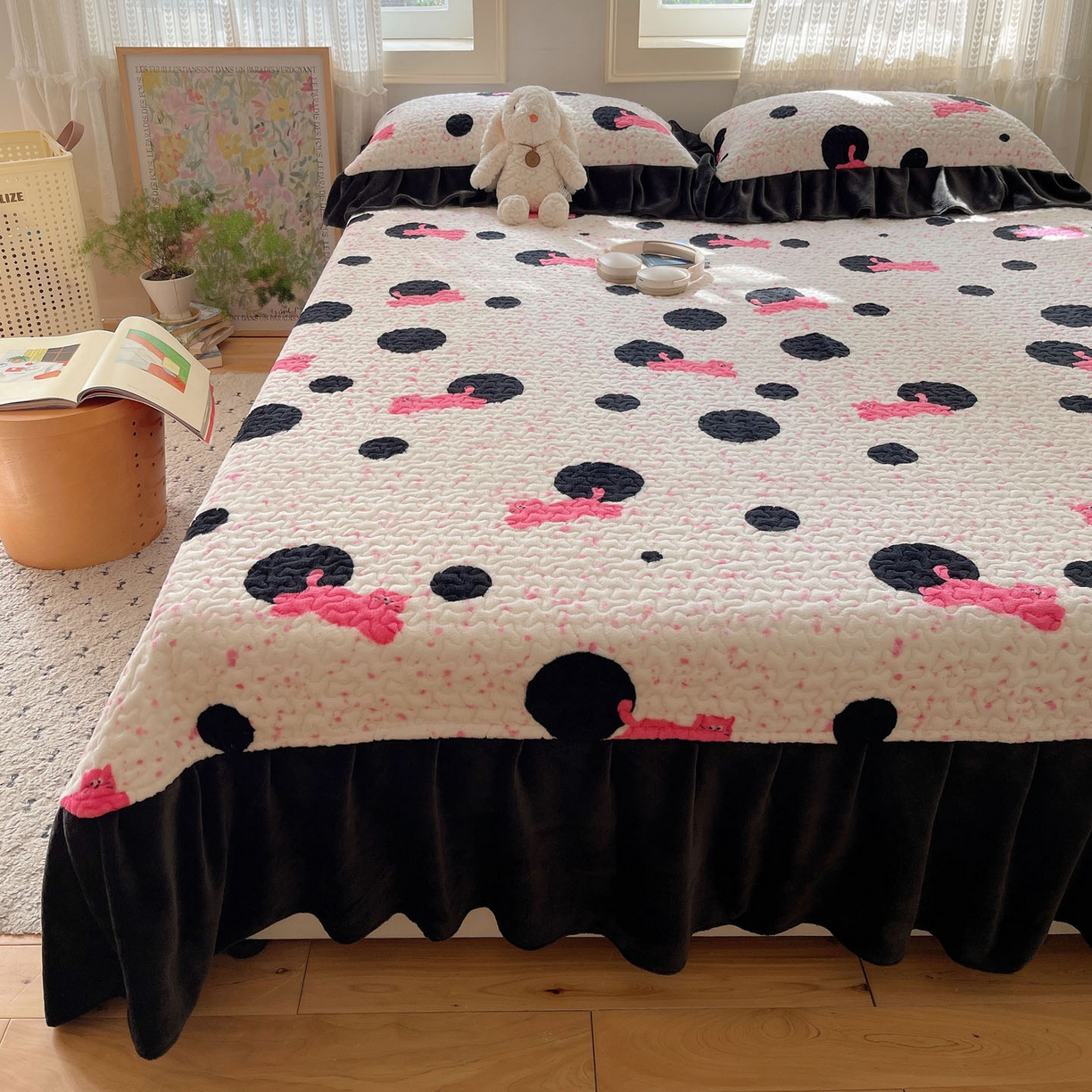 红嘴企鹅 2025新款花边加厚牛奶绒单品床盖单件床盖三件套 波点猫