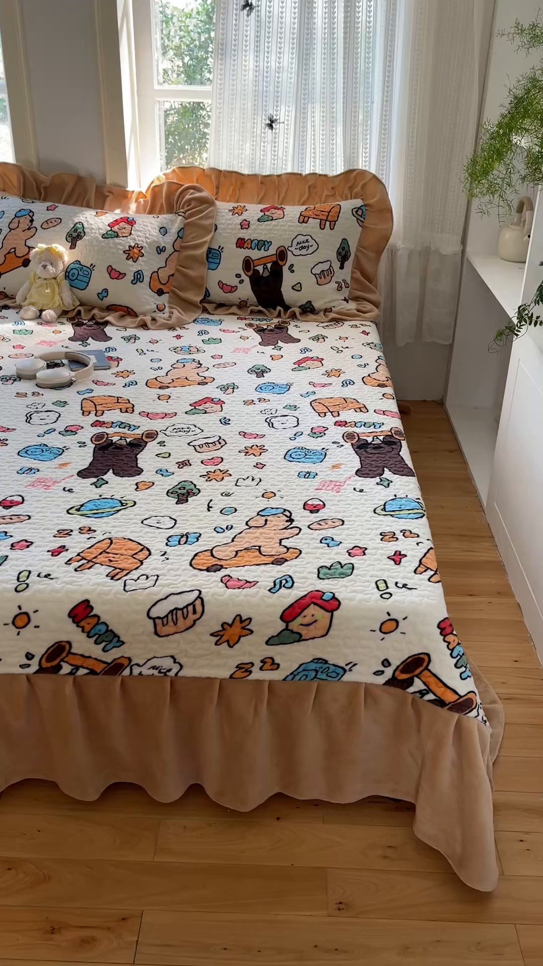 91家纺网 家纺一手货源 找家纺 红嘴企鹅 2025新款花边加厚牛奶绒单品床盖单件床盖三件套 大力