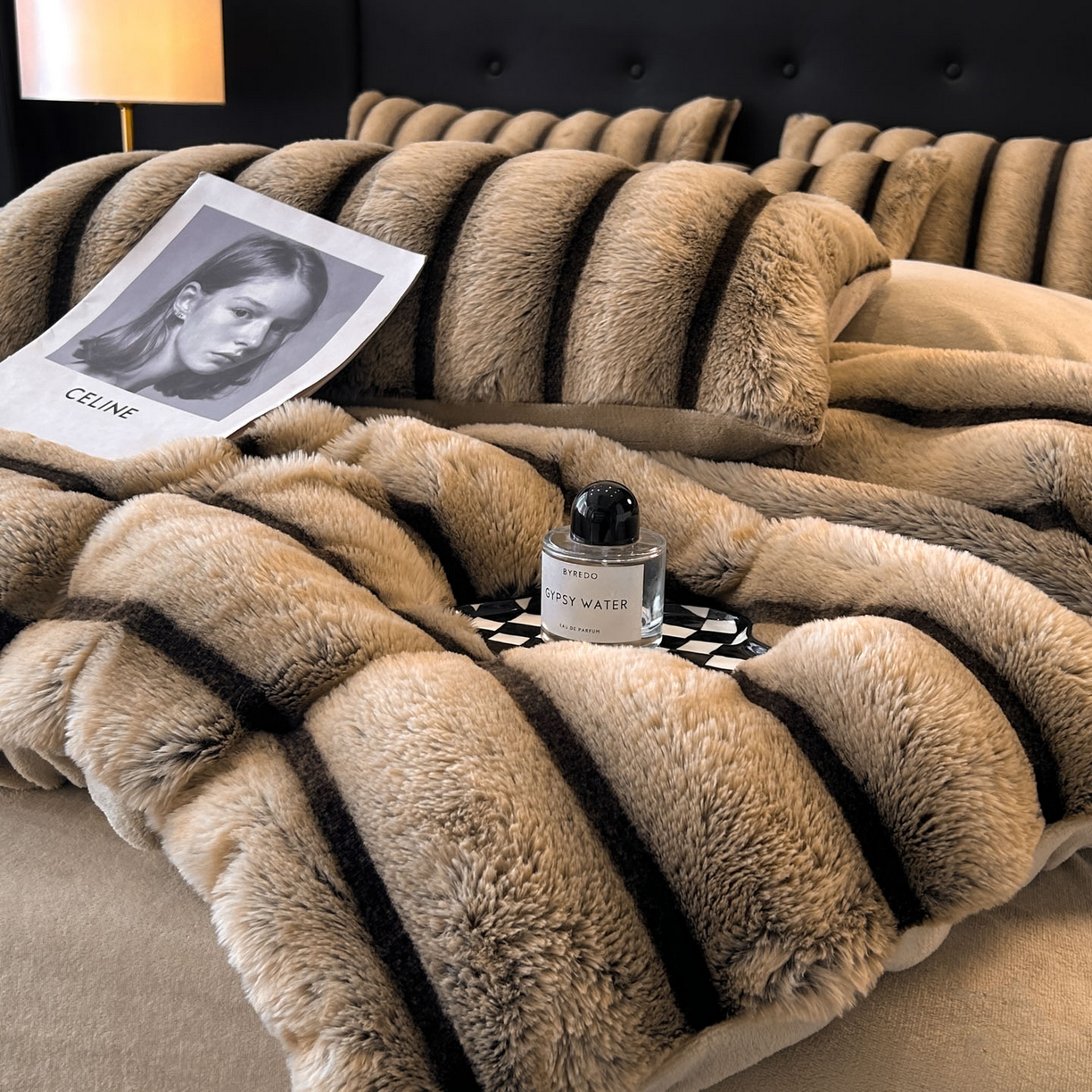 91家纺网 家纺一手货源 找家纺 丝印良品 2025新款条纹兔毛绒牛奶绒四件套 卡其