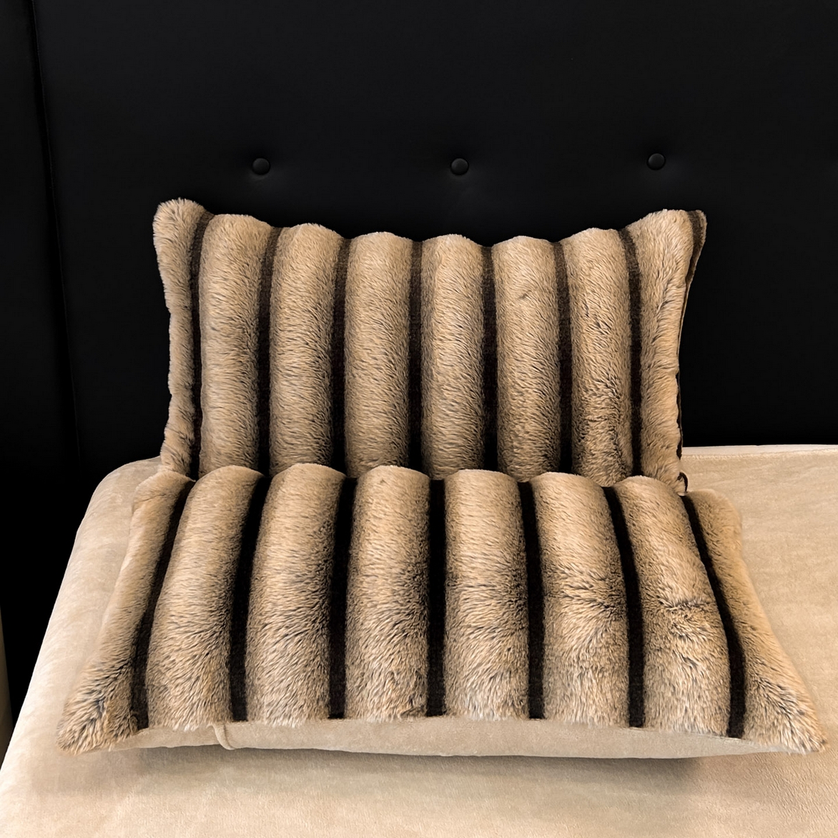 91家纺网 家纺一手货源 找家纺 丝印良品 2025新款条纹兔毛绒牛奶绒四件套 卡其