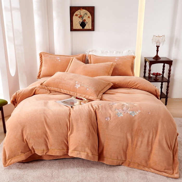 91家纺网 家纺一手货源 找家纺 （总）玖琳家纺 2025新款商场定制款高克重刺绣牛奶绒四件套-香奈