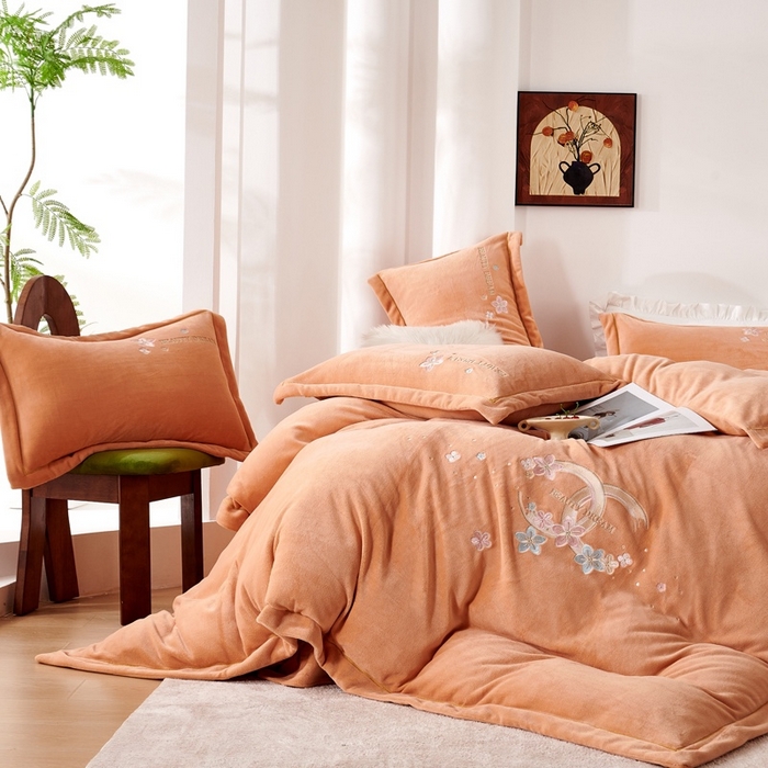 91家纺网 家纺一手货源 找家纺 （总）玖琳家纺 2025新款商场定制款高克重刺绣牛奶绒四件套-香奈